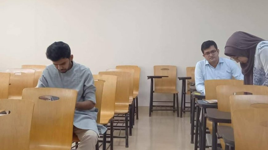 নর্থ সাউথ ইউনিভার্সিটিতে ভর্তি পরীক্ষা দিলেন উপদেষ্টা আসিফ মাহমুদ